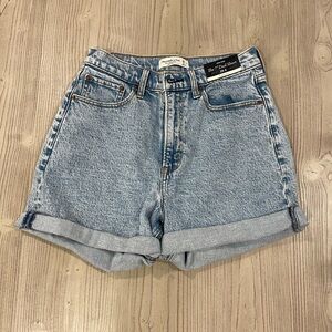 NWT - Abercrombie Dad Short - Curve Love 28